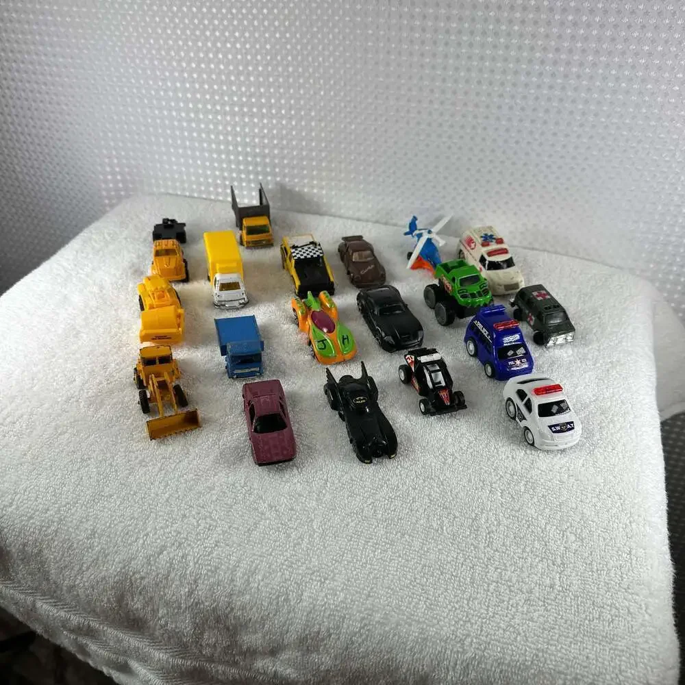 Lot of 22 Vintage Toy Cars & Trucks